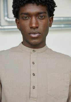 Pier One Hombre Camisa - Taupe 11 Pier One Hombre Camisa - Taupe -PIER ONE Ventas 02bf2dafeb9f48aca132a39f3c9562ef