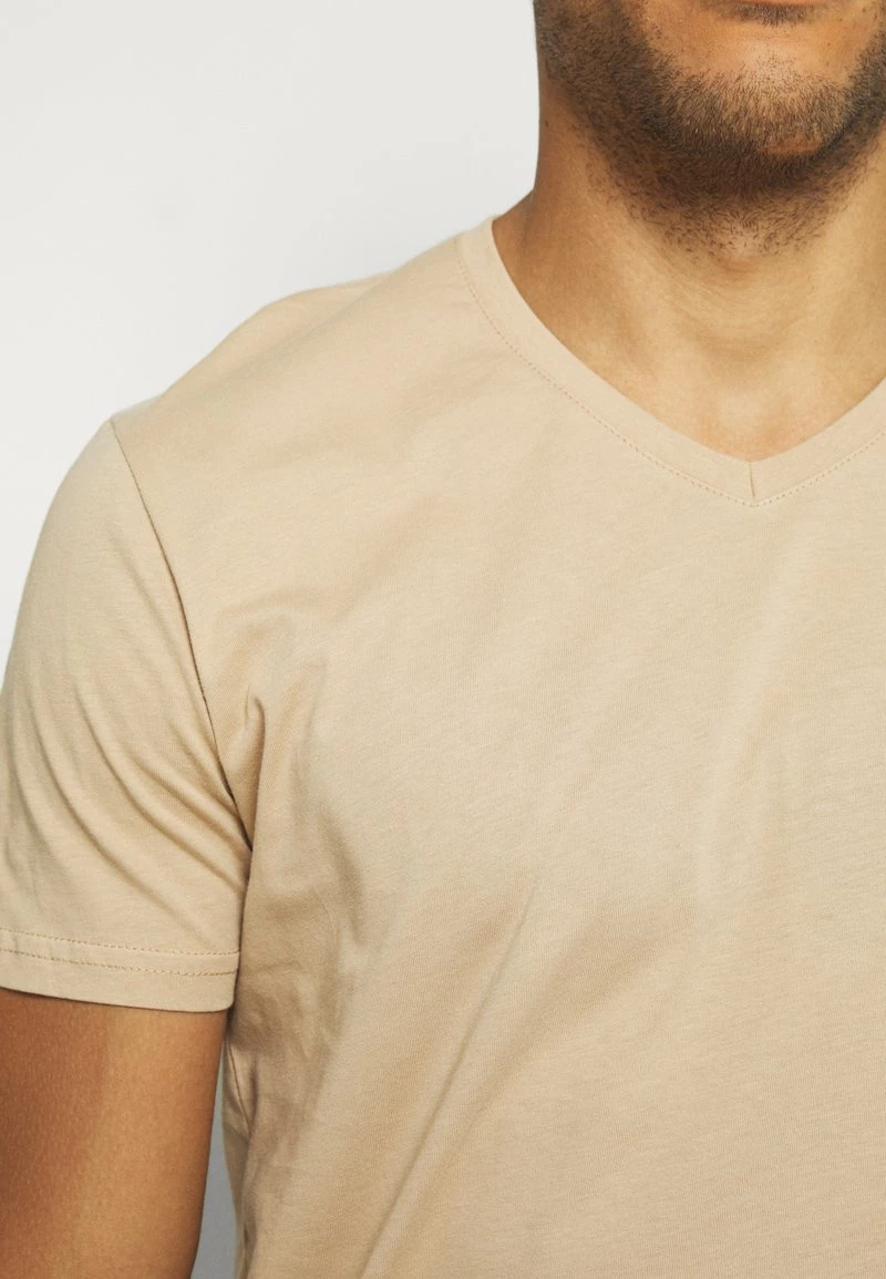 Pier One Hombre 3 PACK - Camiseta Básica - Khaki/tan/dark Blue 10 Pier One Hombre 3 PACK - Camiseta Básica - Khaki/tan/dark Blue - Imagen 8