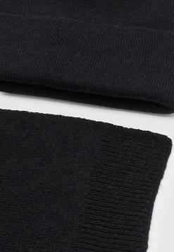 Pier One Unisexo SET UNISEX - Bufanda - Black -PIER ONE Ventas 173d664b7c1248ebb76b3b56c1da5d84