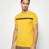 Pier One Camiseta Estampada - Yellow, Hombre 1 Pier One Camiseta Estampada - Yellow, Hombre -PIER ONE Ventas 25a1eabf7b3646bc92ee31d9c29d6272