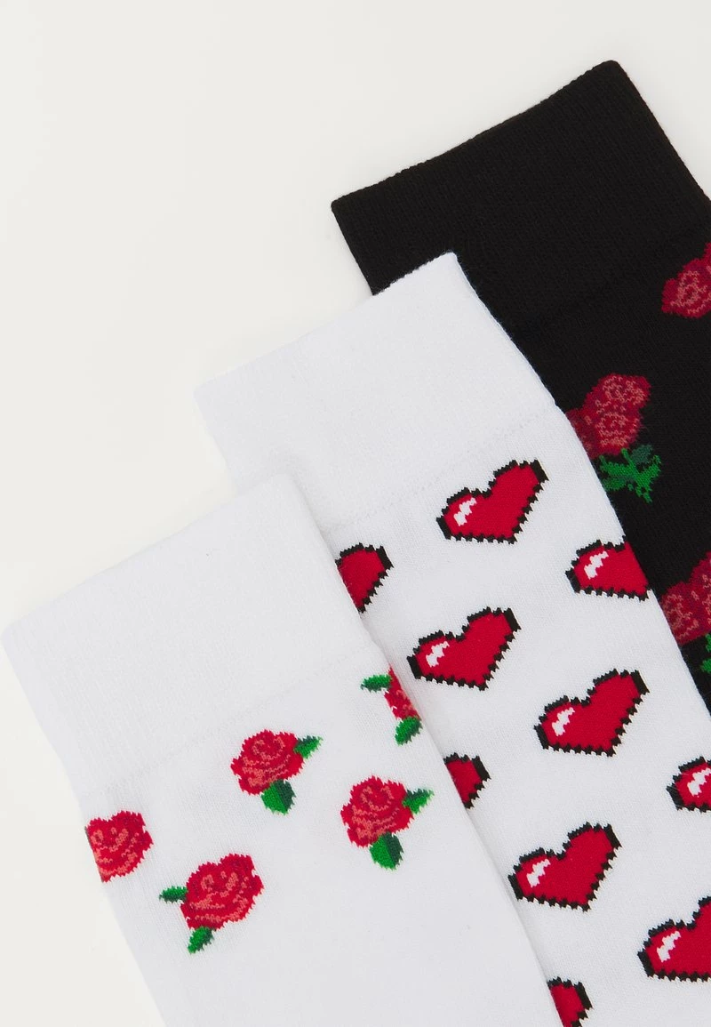 Pier One Hombre VALENTINES SOCK 3 PACK - Calcetines - Black/red/white 4 Pier One Hombre VALENTINES SOCK 3 PACK - Calcetines - Black/red/white - Imagen 2