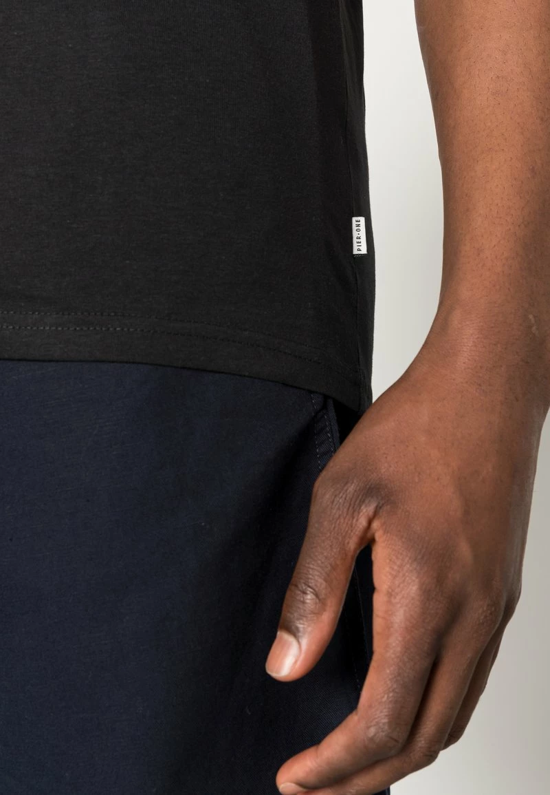 Pier One Hombre 5 PACK - Top - White / Black 8 Pier One Hombre 5 PACK - Top - White / Black - Imagen 6