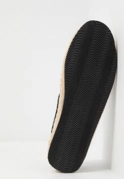 Pier One Unisexo RENA ESPADRILLE UNISEX - Alpargatas - Black -PIER ONE Ventas 3dfc448275e348a8b076241cb5cb12a4