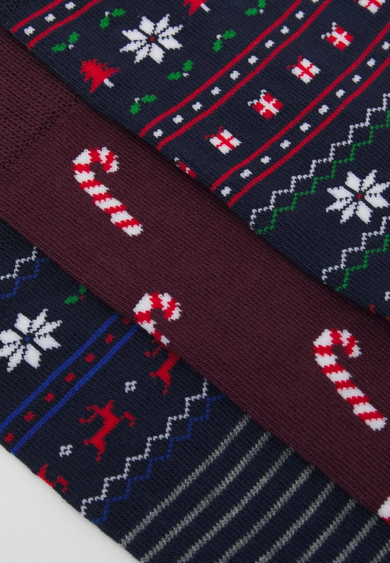 Pier One Hombre XMAS GIFT BOX 3 PACK - Calcetines - Dark Blue/bordeaux/red 5 Pier One Hombre XMAS GIFT BOX 3 PACK - Calcetines - Dark Blue/bordeaux/red - Imagen 3
