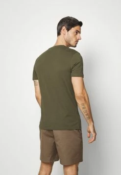 Pier One Hombre Camiseta Estampada - Oliv -PIER ONE Ventas 4fa4d0e545b048e7877271b42aa0b831