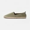Pier One Unisexo RENA ESPADRILLE UNISEX - Alpargatas - Olive 1 Pier One Unisexo RENA ESPADRILLE UNISEX - Alpargatas - Olive -PIER ONE Ventas 72c058eac6254d3ca7dfcd64895f6fd7