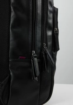 Pier One Hombre Mochila - Black -PIER ONE Ventas 76d11542f77c44f99d1211cb65c092dc