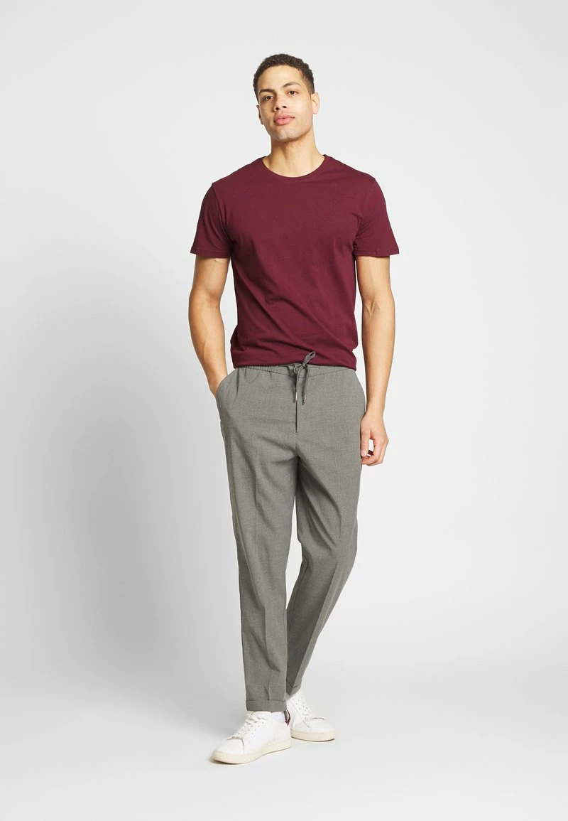 Pier One Hombre 3 PACK - Camiseta Básica - White/dark Blue/red 4 Pier One Hombre 3 PACK - Camiseta Básica - White/dark Blue/red - Imagen 2