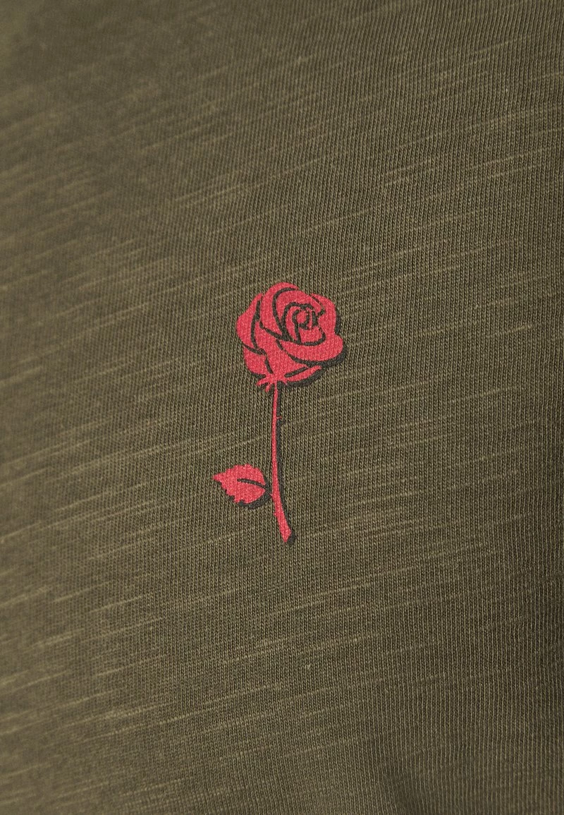 Pier One Unisexo Camiseta Estampada - Olive 7 Pier One Unisexo Camiseta Estampada - Olive - Imagen 5