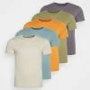 Pier One 5 PACK - Camiseta Básica - Orange/dark Blue/green, Hombre -PIER ONE Ventas 90b78c53f04f4dc081666ac8ae3ca1ec