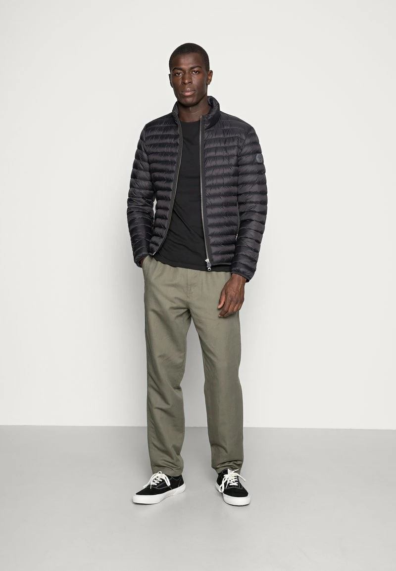 Pier One Hombre 5 PACK - Camiseta Básica - Black 3 Pier One Hombre 5 PACK - Camiseta Básica - Black