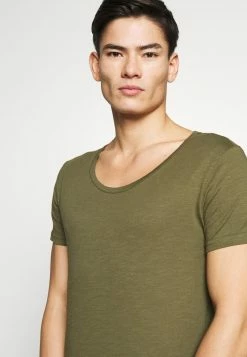 Pier One Hombre Camiseta Básica - Khaki -PIER ONE Ventas 9a99b34538d8468482f1a4ee6eb0c887