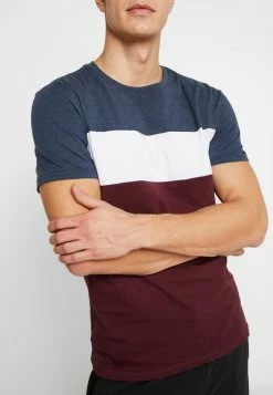 Pier One Hombre Camiseta Estampada - Bordeaux / Dark Blue -PIER ONE Ventas 9b44baeae7314bc0af3eaeb2747f983d