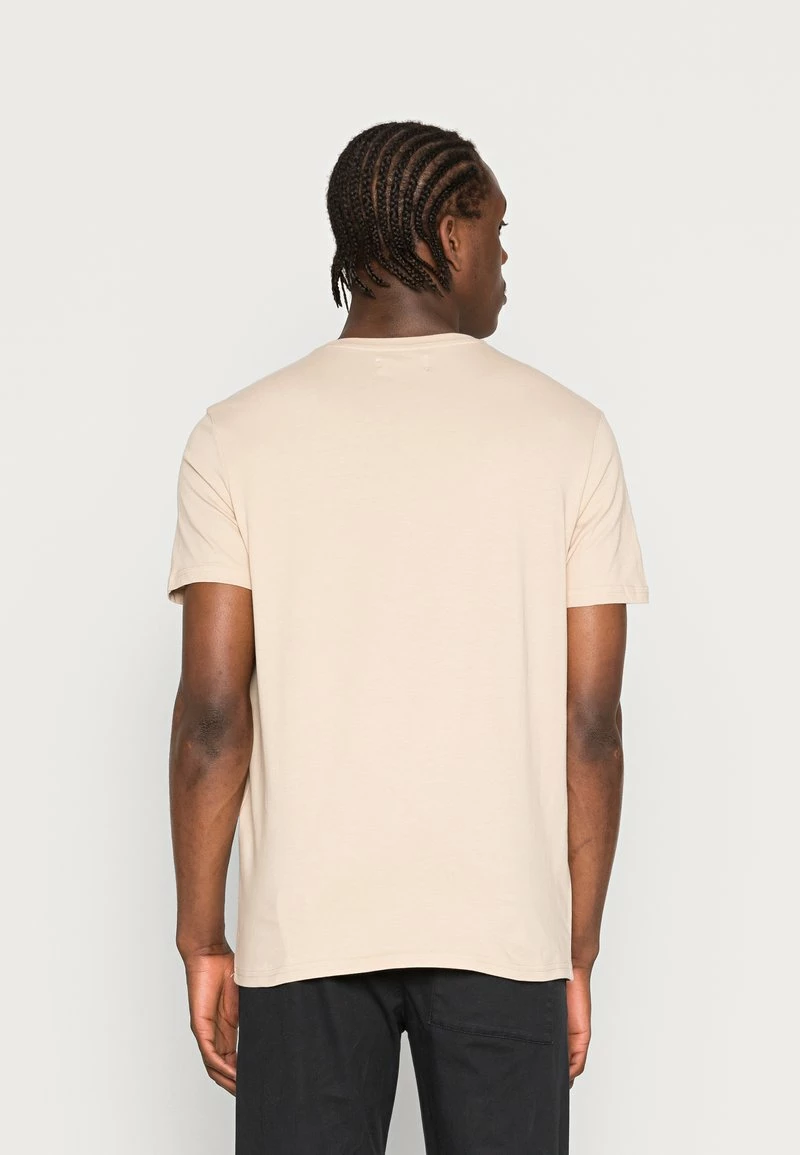 Pier One Camiseta Estampada - Tan, Hombre 5 Pier One Camiseta Estampada - Tan, Hombre - Imagen 3