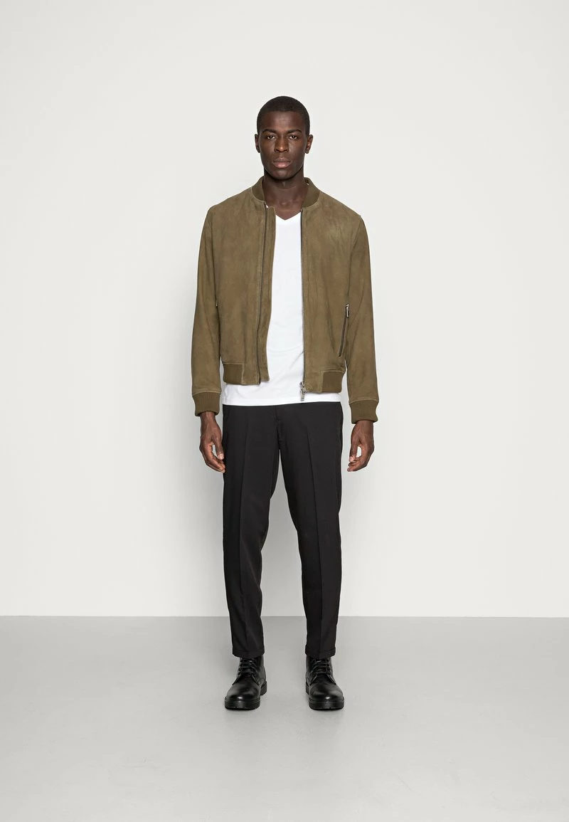 Pier One Hombre 3 PACK - Camiseta Básica - White/black/light Grey 3 Pier One Hombre 3 PACK - Camiseta Básica - White/black/light Grey