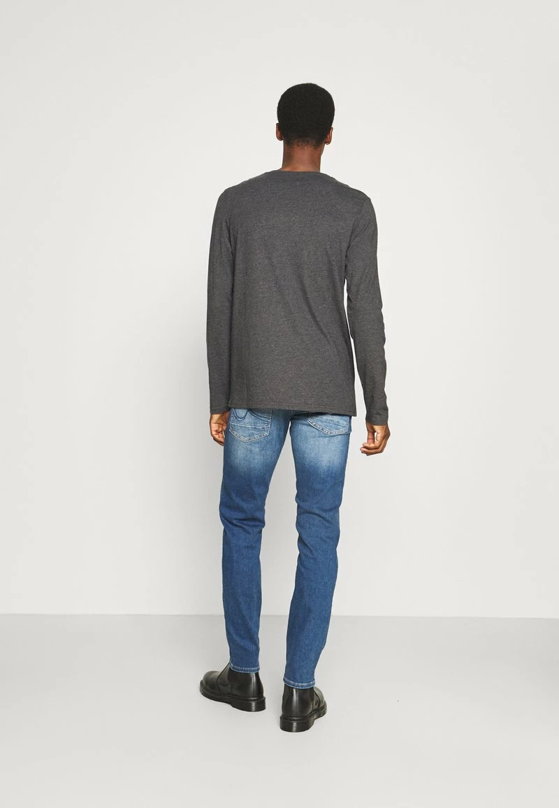 Pier One 2 PACK - Camiseta De Manga Larga - Dark Grey/black, Hombre 5 Pier One 2 PACK - Camiseta De Manga Larga - Dark Grey/black, Hombre - Imagen 3