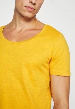 Pier One Hombre Camiseta Básica - Light Yellow -PIER ONE Ventas a899c187bfe34c968bd43da55b612576