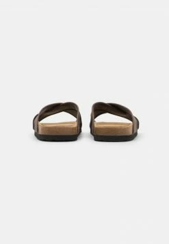 Pier One Unisexo UNISEX - Pantuflas - Brown 10 Pier One Unisexo UNISEX - Pantuflas - Brown -PIER ONE Ventas b64bd94841374f58a4a8e2cf13040258