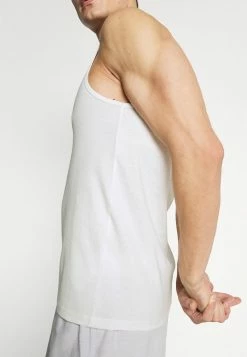 Pier One Hombre 3 PACK - Camiseta Interior - Dark Blue/bordeaux/off-white -PIER ONE Ventas c107c99d278e430b8a693d0ec45ebe1a