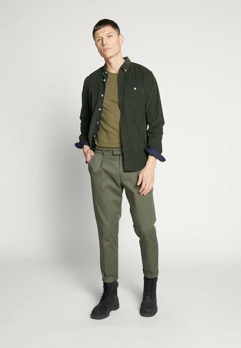 Pier One Hombre Camiseta Básica - Oliv 4 Pier One Hombre Camiseta Básica - Oliv - Imagen 2