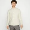 Pier One COLLAR OXFORD - Camisa - Off-white, Hombre 2 Pier One COLLAR OXFORD - Camisa - Off-white, Hombre -PIER ONE Ventas ca56725ec482429db7997c8e1368df8f