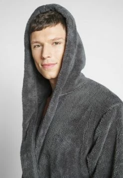 Pier One Hombre Albornoz - Dark Gray 11 Pier One Hombre Albornoz - Dark Gray -PIER ONE Ventas d8bc46bac8fa44929b190c5532f01c02