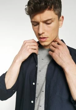 Pier One Hombre Camiseta Estampada - Grey 11 Pier One Hombre Camiseta Estampada - Grey -PIER ONE Ventas e3884c285e1d4196b2b6f8b7d26bc5dc