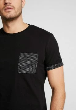 Pier One Hombre Camiseta Estampada - Black -PIER ONE Ventas ec95e7de8cb04a7f8aacee2862961d41