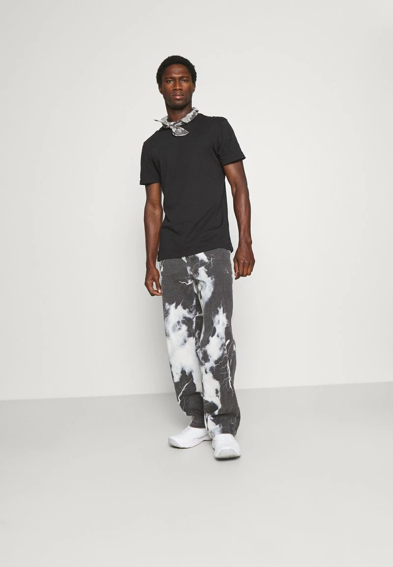 Pier One Hombre 3 PACK - Camiseta Básica - Black/mottled Dark Grey/bordeaux 3 Pier One Hombre 3 PACK - Camiseta Básica - Black/mottled Dark Grey/bordeaux