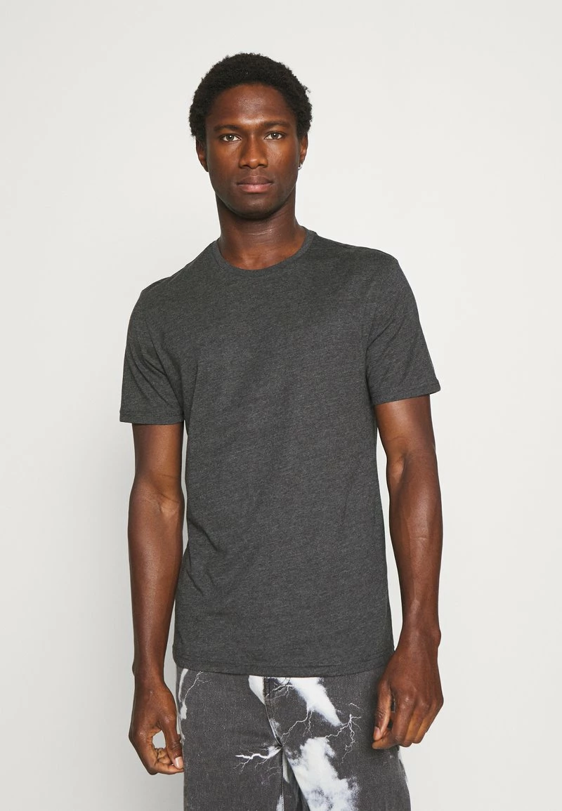 Pier One Hombre 3 PACK - Camiseta Básica - Black/mottled Dark Grey/bordeaux 6 Pier One Hombre 3 PACK - Camiseta Básica - Black/mottled Dark Grey/bordeaux - Imagen 4