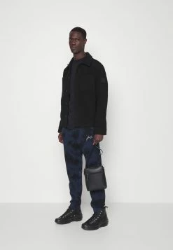 Pier One Hombre TIE DYE JOGGER - Pantalones Deportivos - Dark Blue- Black -PIER ONE Ventas fcda5eeb448c4c07bc48e3ade28ed0ea